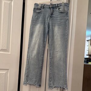 Women’s Risen brand distressed jeans in size 9/29
